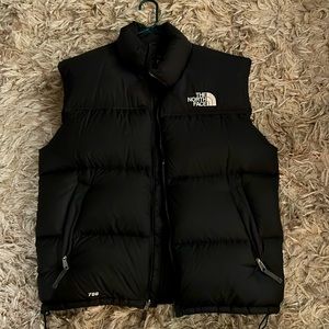 XL Men’s North Face 700 puffer in black!